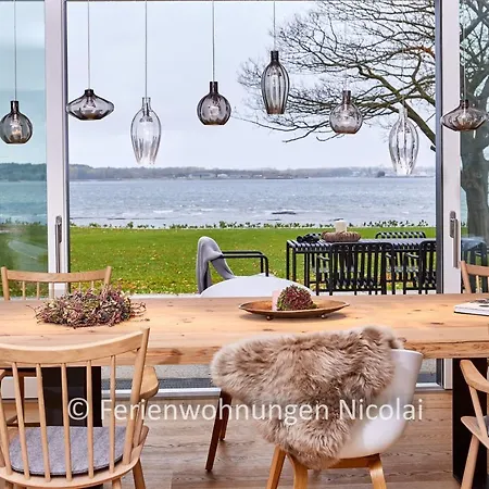 Foerderesidenz-kitzeberg-luxusvilla-mit-meerblick-wellnessbereich-und-kamin