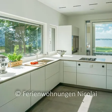 Foerderesidenz-kitzeberg-luxusvilla-mit-meerblick-wellnessbereich-und-kamin Villa Heikendorf