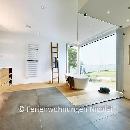 Foerderesidenz-kitzeberg-luxusvilla-mit-meerblick-wellnessbereich-und-kamin * Heikendorf