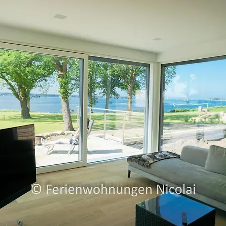 Foerderesidenz-kitzeberg-luxusvilla-mit-meerblick-wellnessbereich-und-kamin *