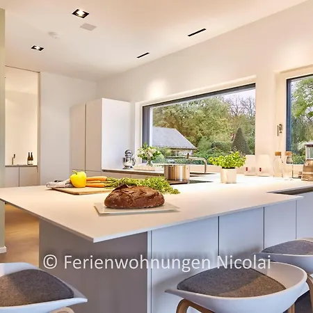 Foerderesidenz-kitzeberg-luxusvilla-mit-meerblick-wellnessbereich-und-kamin