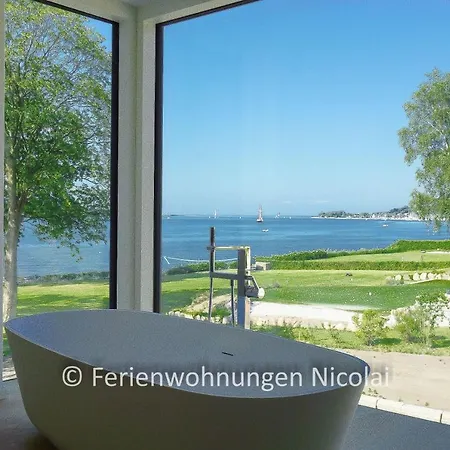 Foerderesidenz-kitzeberg-luxusvilla-mit-meerblick-wellnessbereich-und-kamin Heikendorf