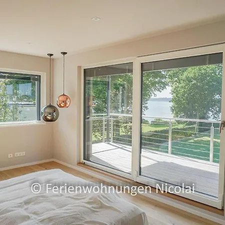 Foerderesidenz-kitzeberg-luxusvilla-mit-meerblick-wellnessbereich-und-kamin * Heikendorf